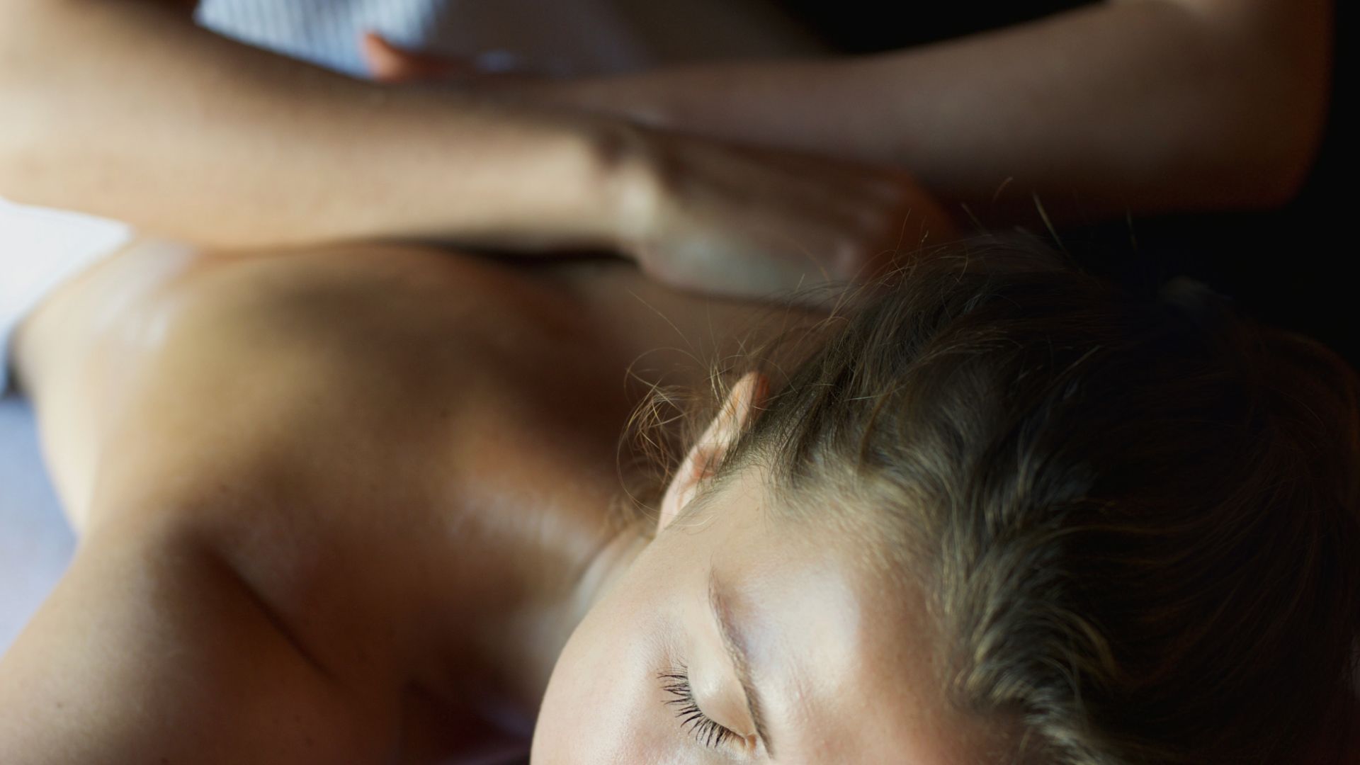 Woman receiving back massage 